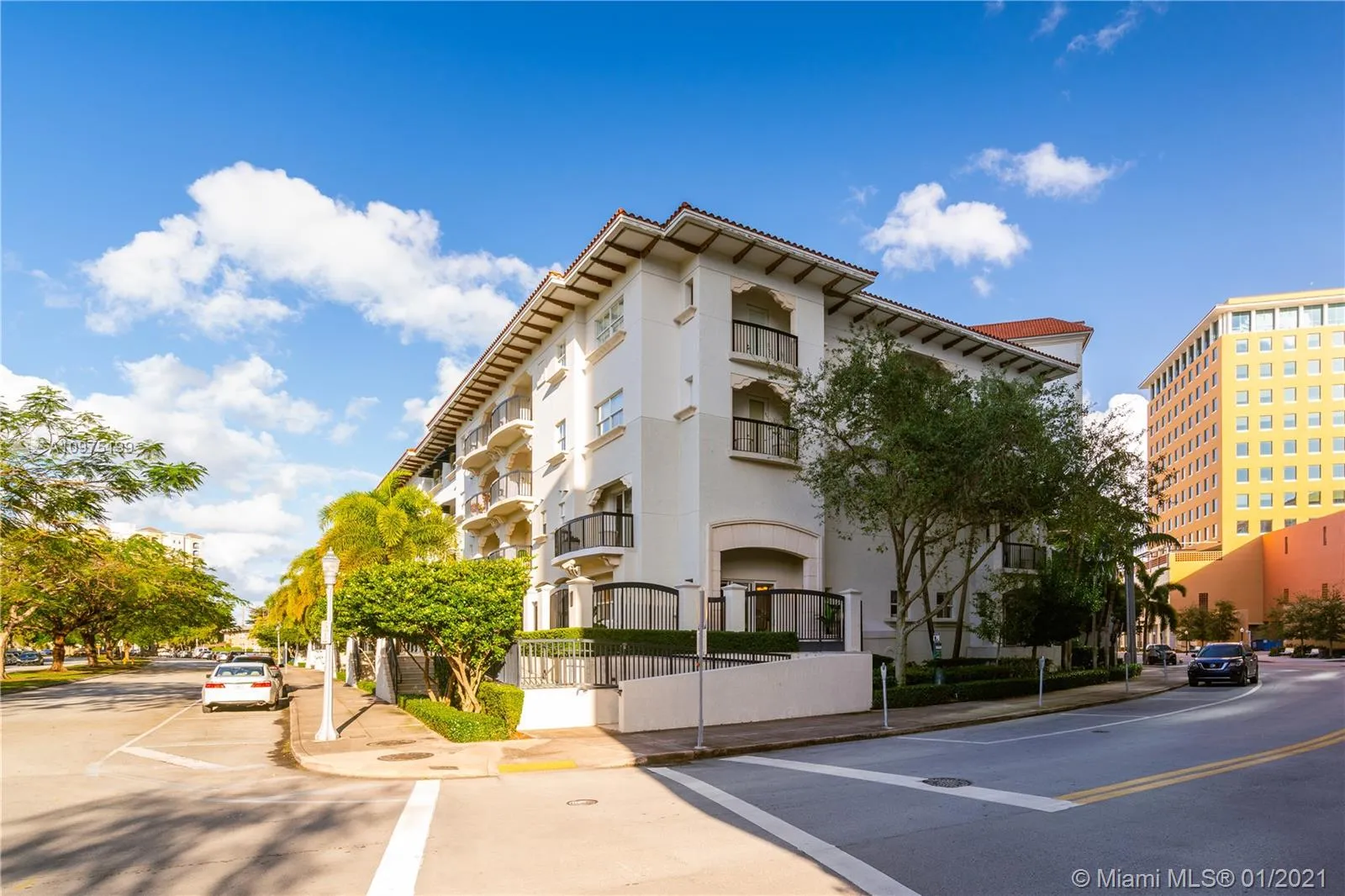 50 Alhambra Cir # 112, Coral Gables FL 33134