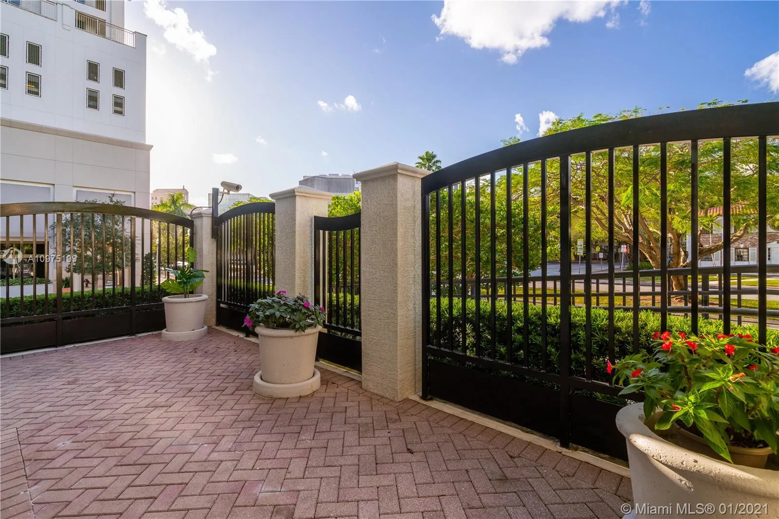 50 Alhambra Cir # 112, Coral Gables FL 33134