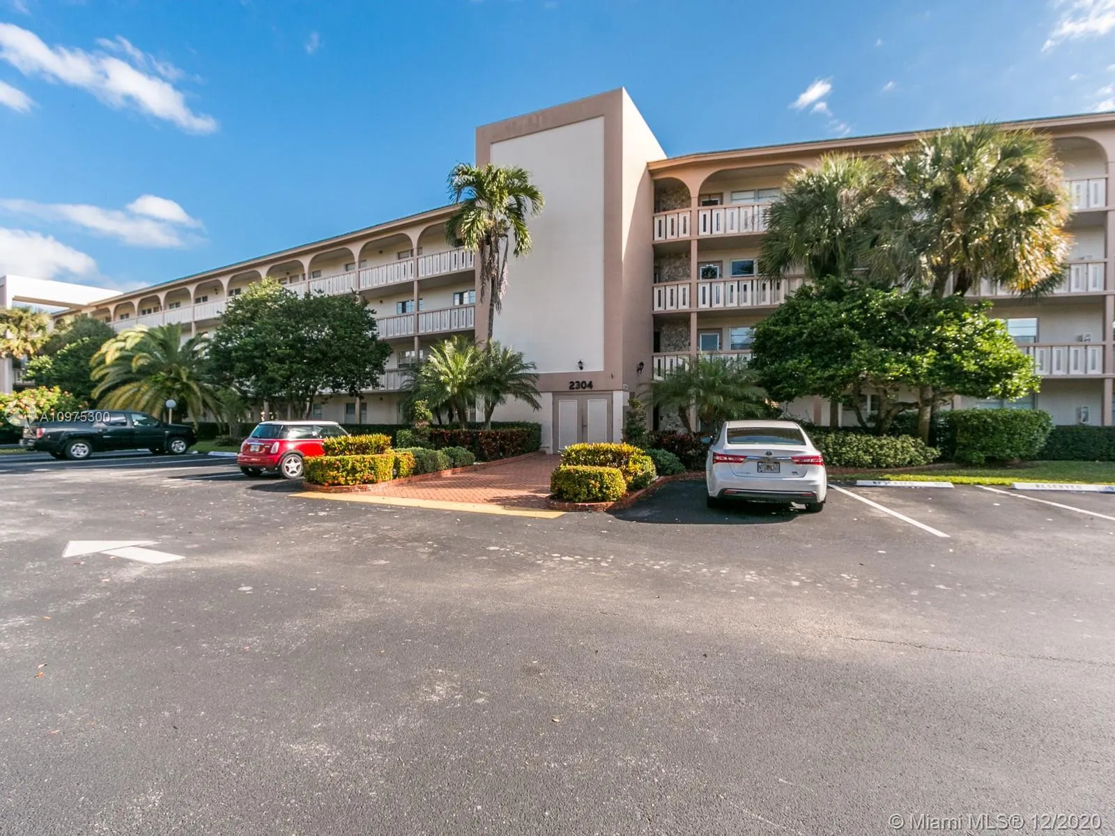 2 bedroom 2 bath for sale at 2304 Lucaya Ln # J4, Coconut Creek FL 33066