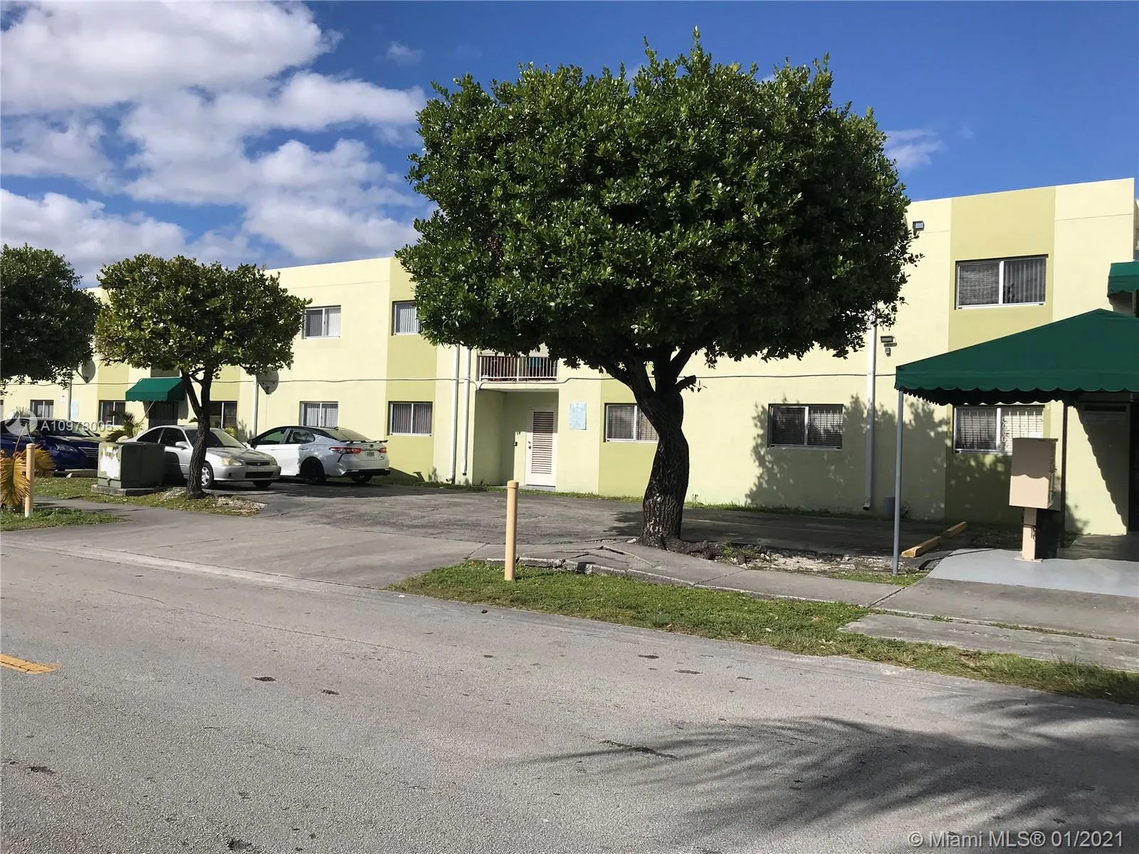 2565 W 56th St # 101, Hialeah FL 33016