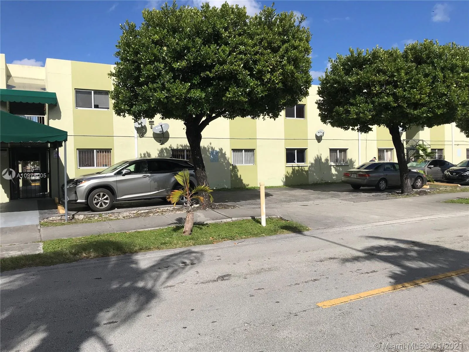 2565 W 56th St # 101, Hialeah FL 33016