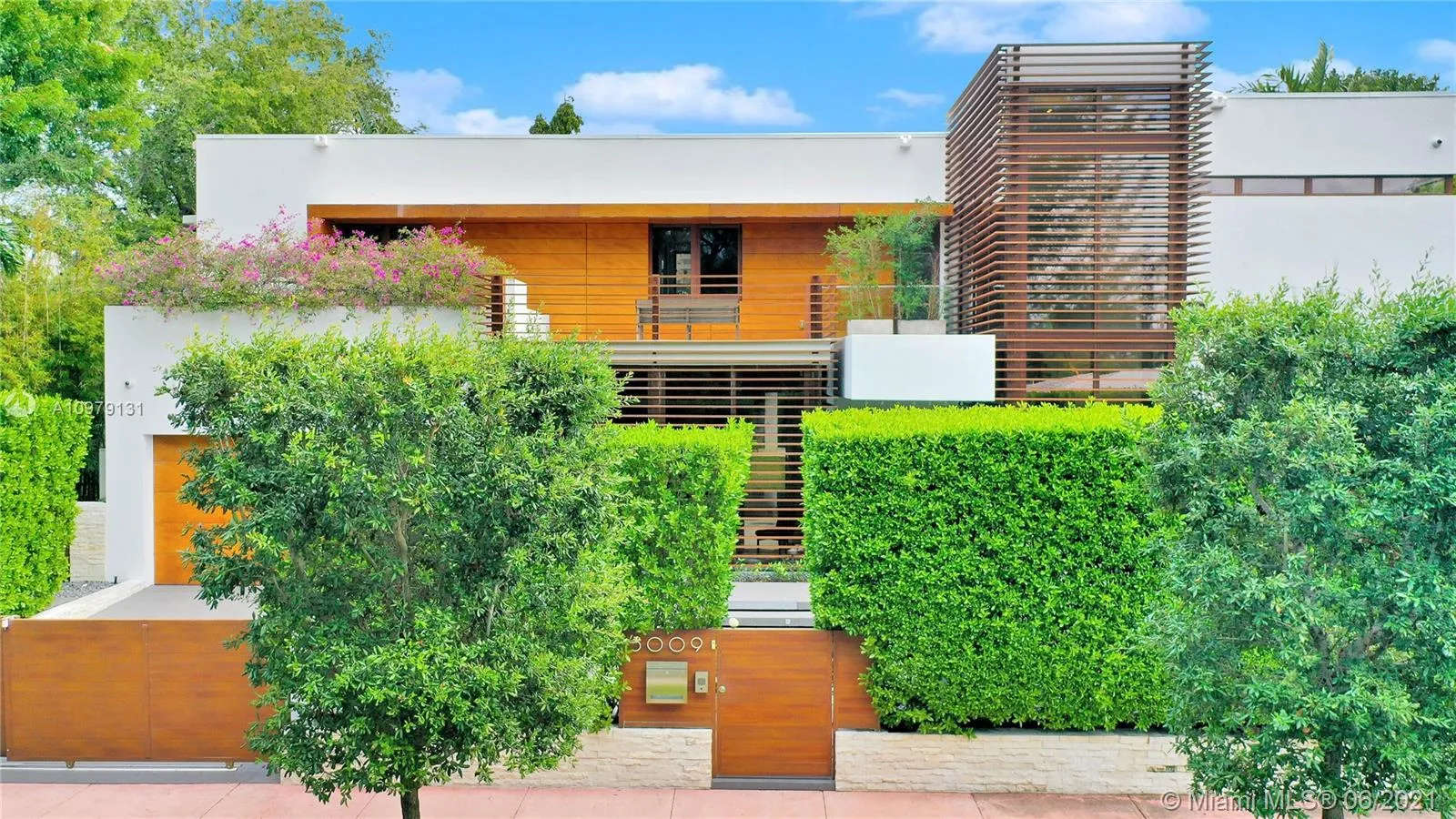 5 bedroom 5 bath for sale at 3009 Pine Tree Dr, Miami Beach FL 33140