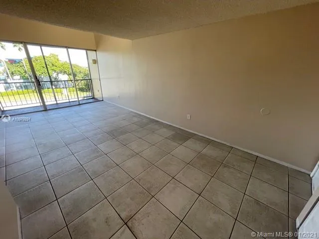 8850 Fontainebleau Blvd # 404, Miami FL 33172