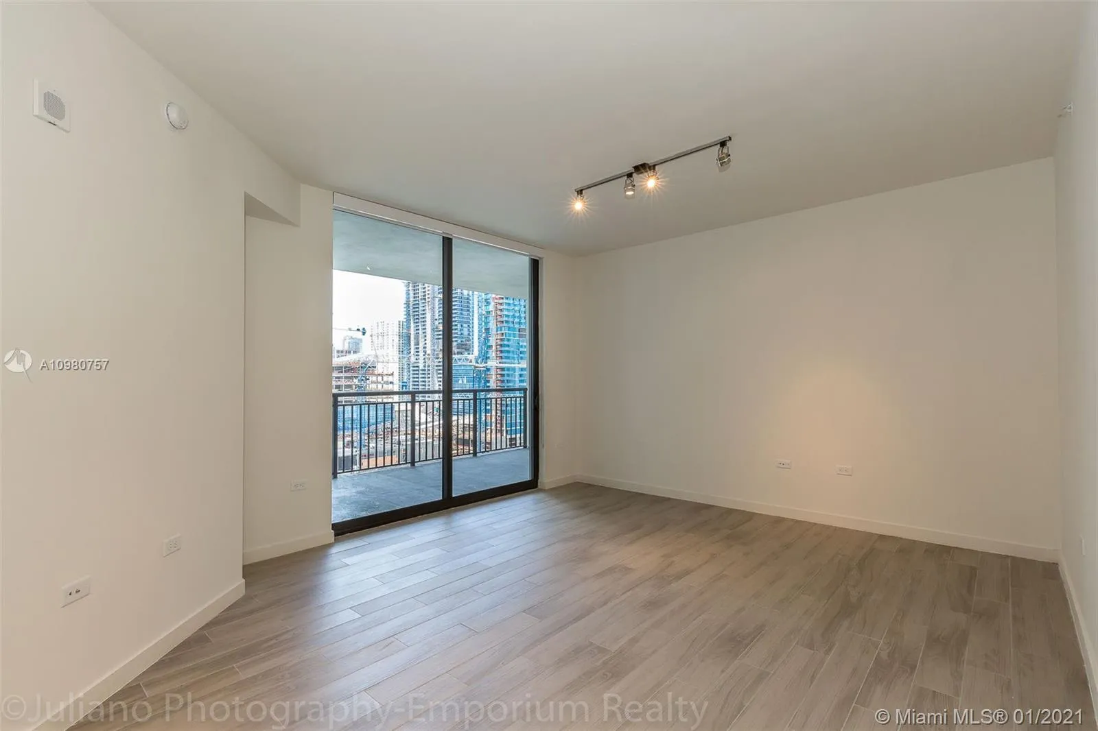 999 SW 1st Ave # 1901, Miami FL 33130