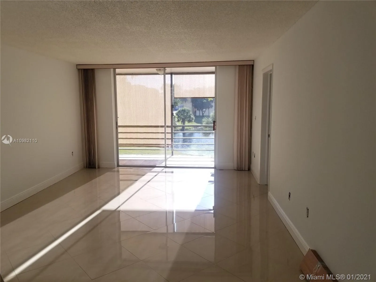 2 bedroom 2 bath for rent at 8450 Sunrise Lakes Blvd # 202, Sunrise FL 33322