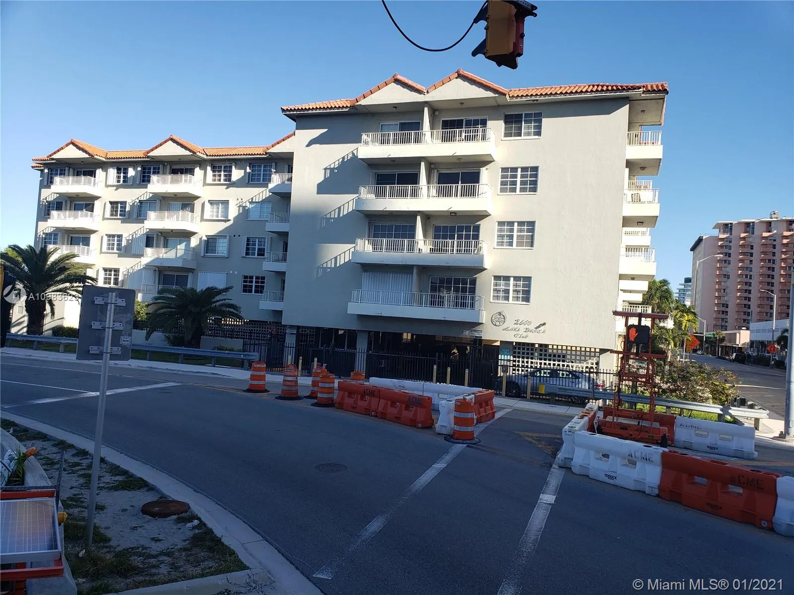 2 bedroom 2 bath for sale at 2600 Collins Ave # 206, Miami Beach FL 33140