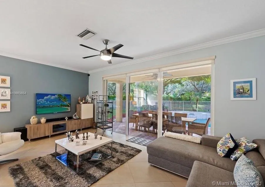 4008 Staghorn Ln, Weston FL 33331