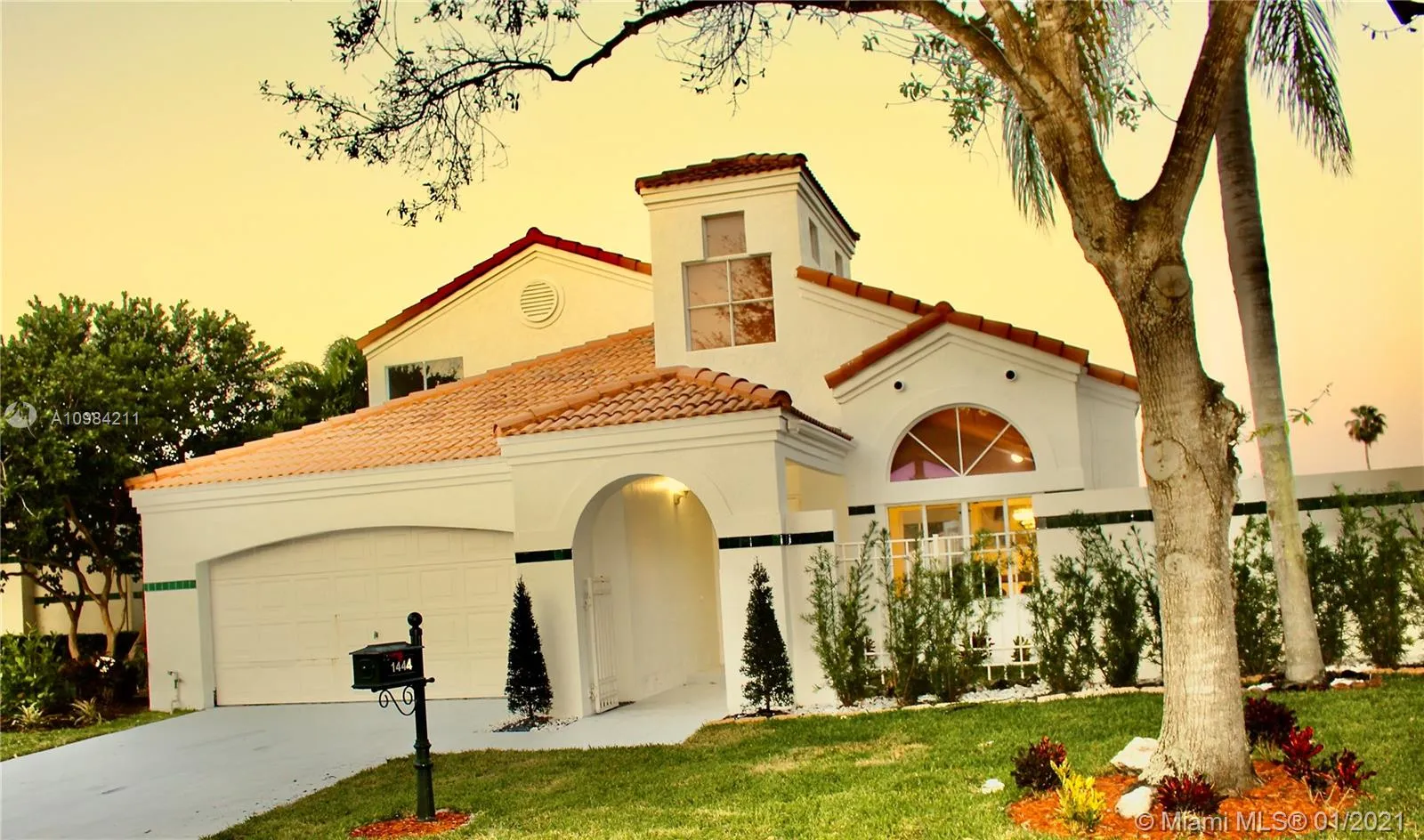 4 bedroom 2 bath for sale at 1444 Harbour Side Dr, Weston FL 33326