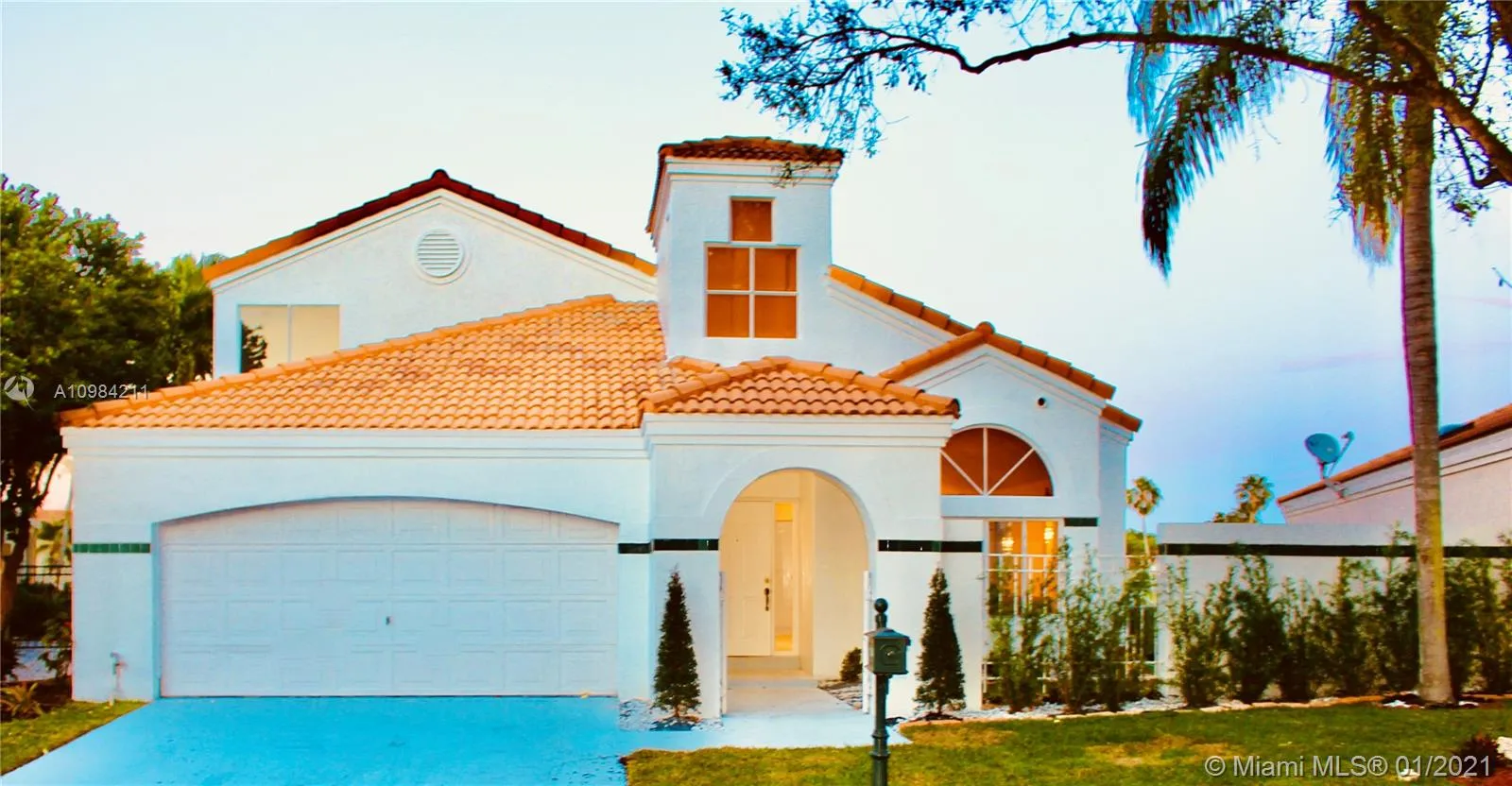 1444 Harbour Side Dr, Weston FL 33326