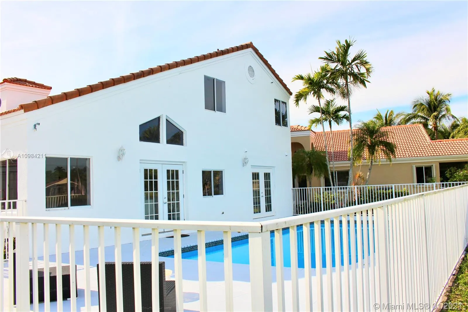 1444 Harbour Side Dr, Weston FL 33326