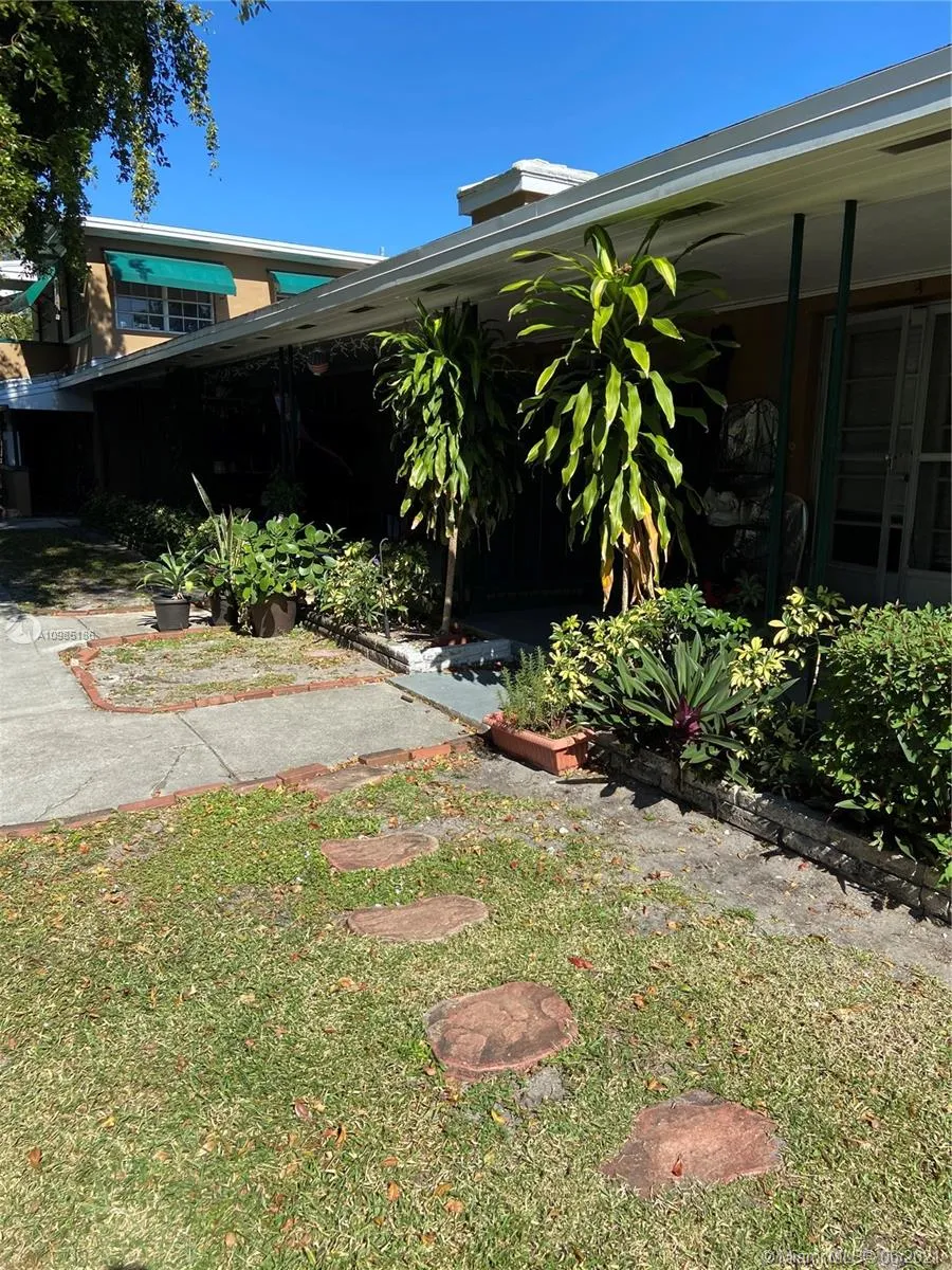 850 NE 90th St, Miami FL 33138