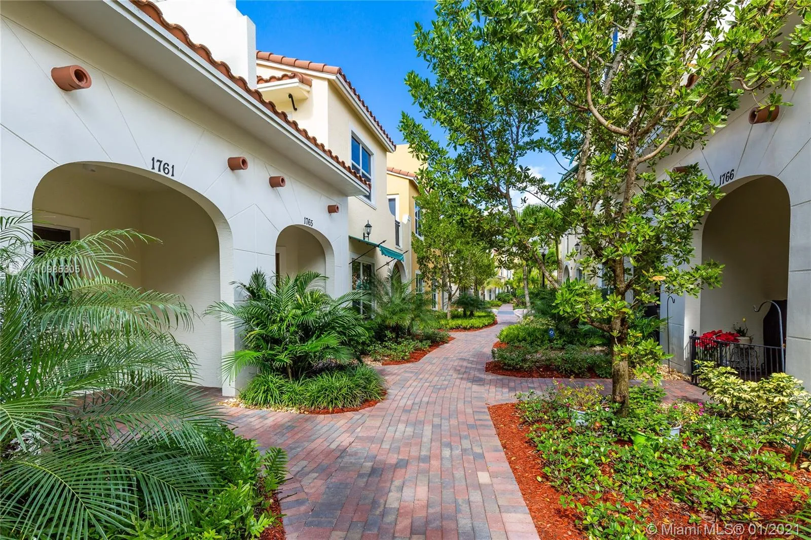1761 NW 124th Pl, Pembroke Pines FL 33028