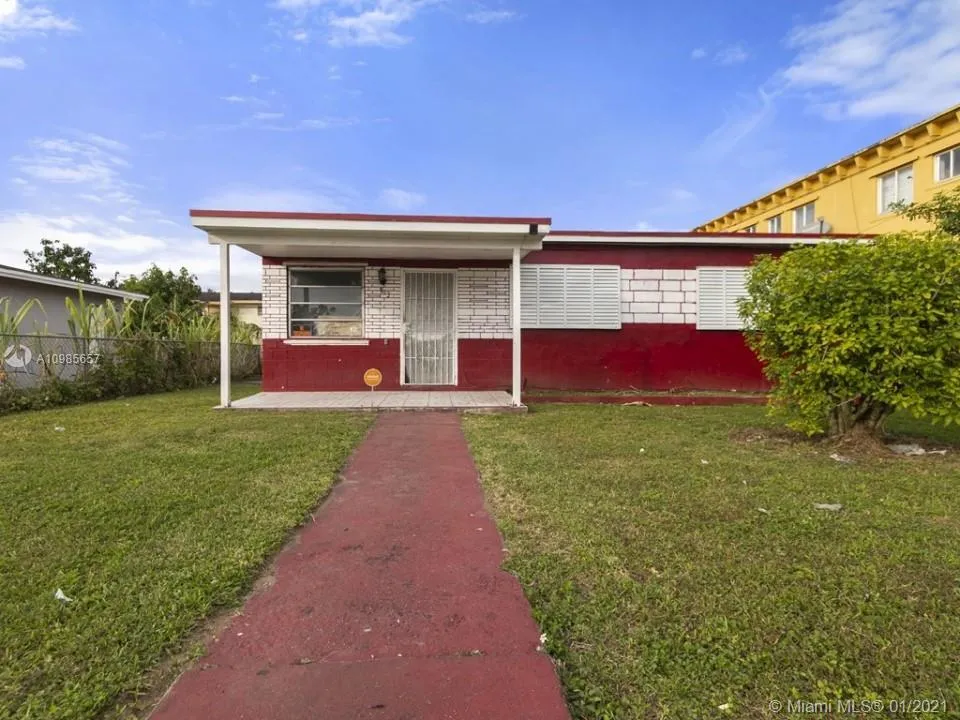 2 bedroom 1 bath for sale at 813 SW 5th St, Homestead FL 33030