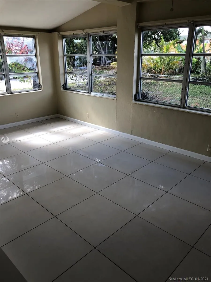 2129 Monroe Ter, Hollywood FL 33020