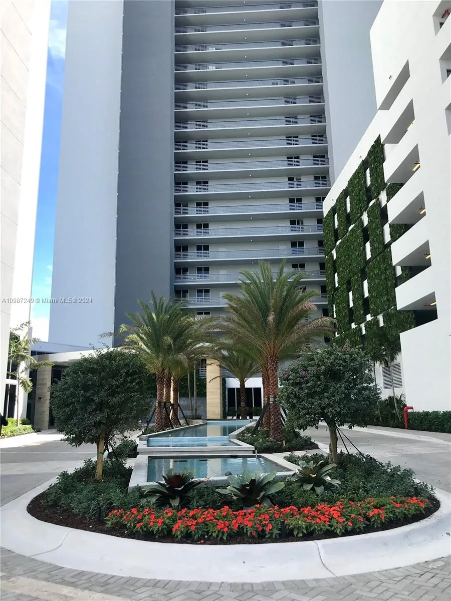 16385 Biscayne Blvd, North Miami Beach FL 33160