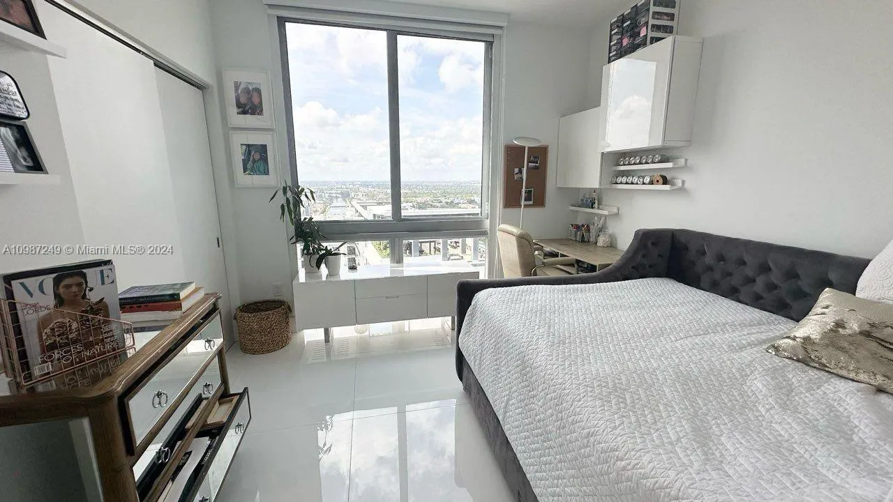 16385 Biscayne Blvd, North Miami Beach FL 33160