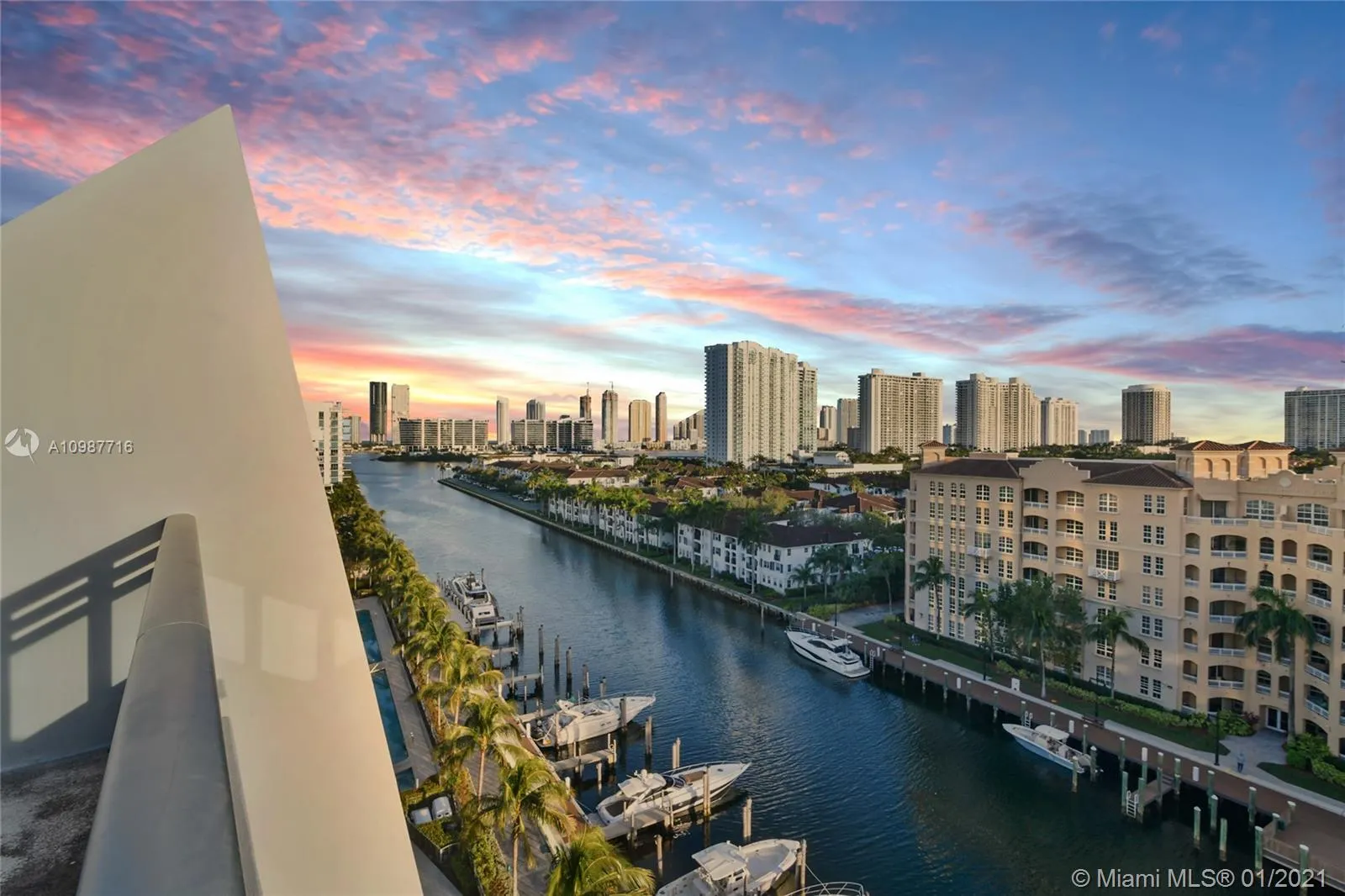 3 bedroom 3 bath for sale at 2950 NE 188th St # 525, Aventura FL 33180