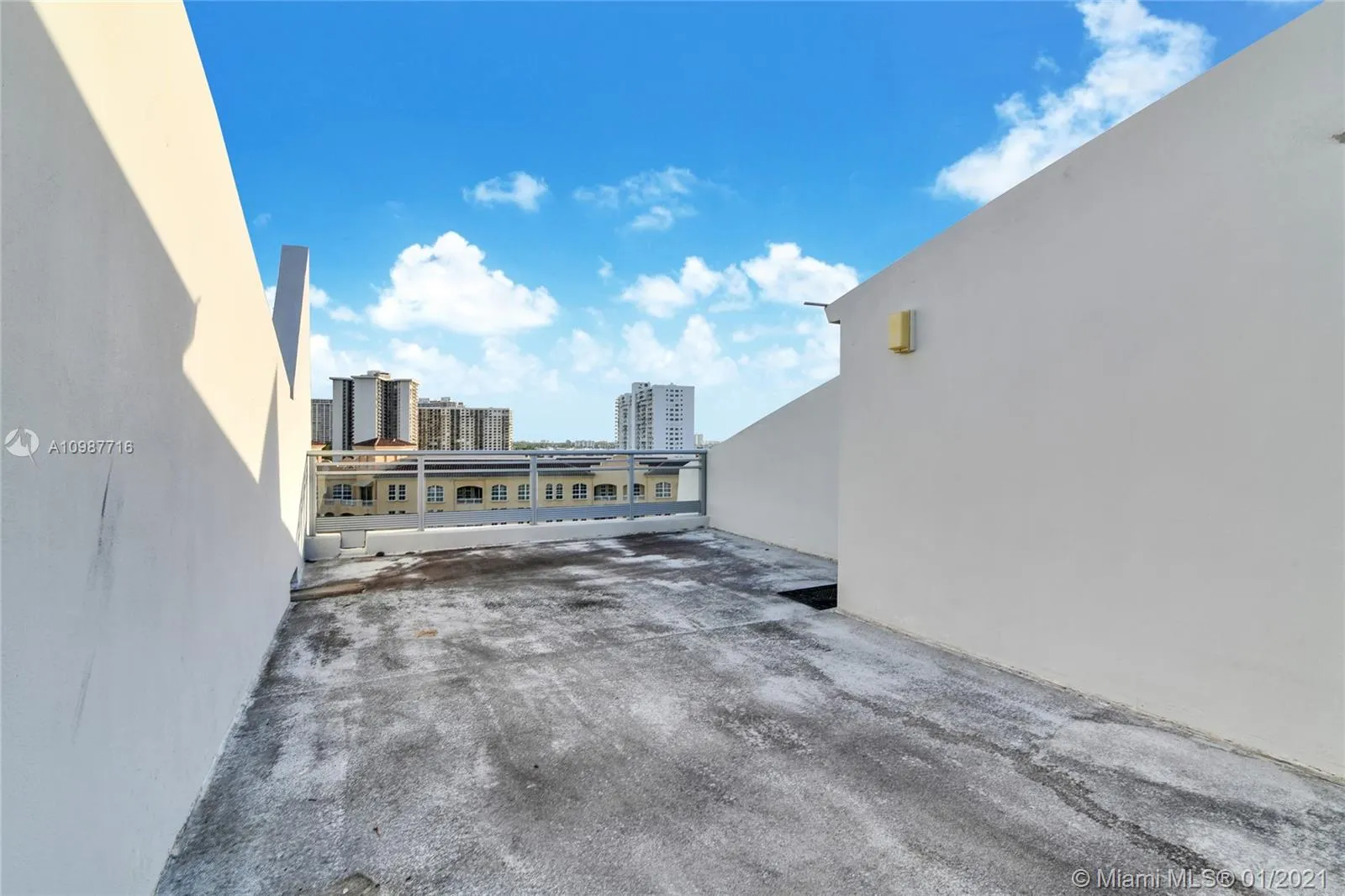 2950 NE 188th St # 525, Aventura FL 33180