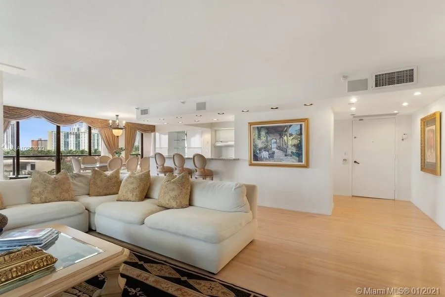 19667 Turnberry Way # 5J, Aventura FL 33180