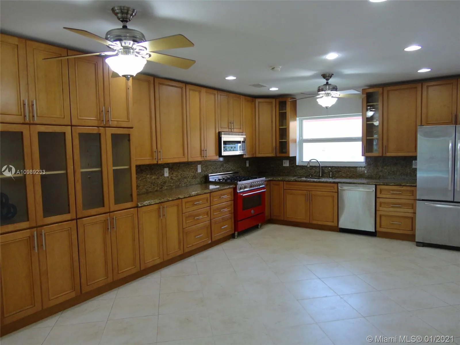 2760 NE 7th St, Pompano Beach FL 33062