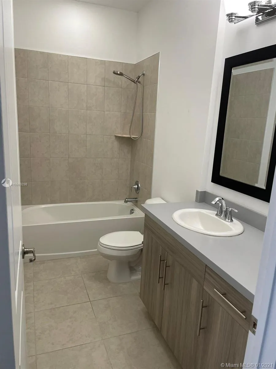20962 NW 1st Dr, Pembroke Pines FL 33029