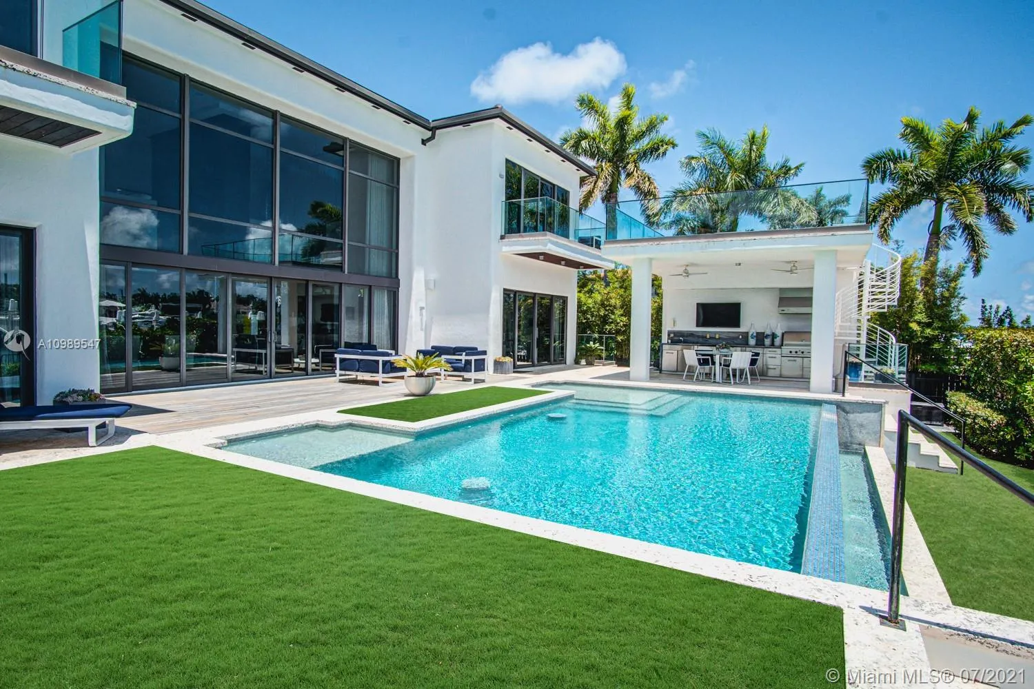 24 S Hibiscus Dr, Miami Beach FL 33139