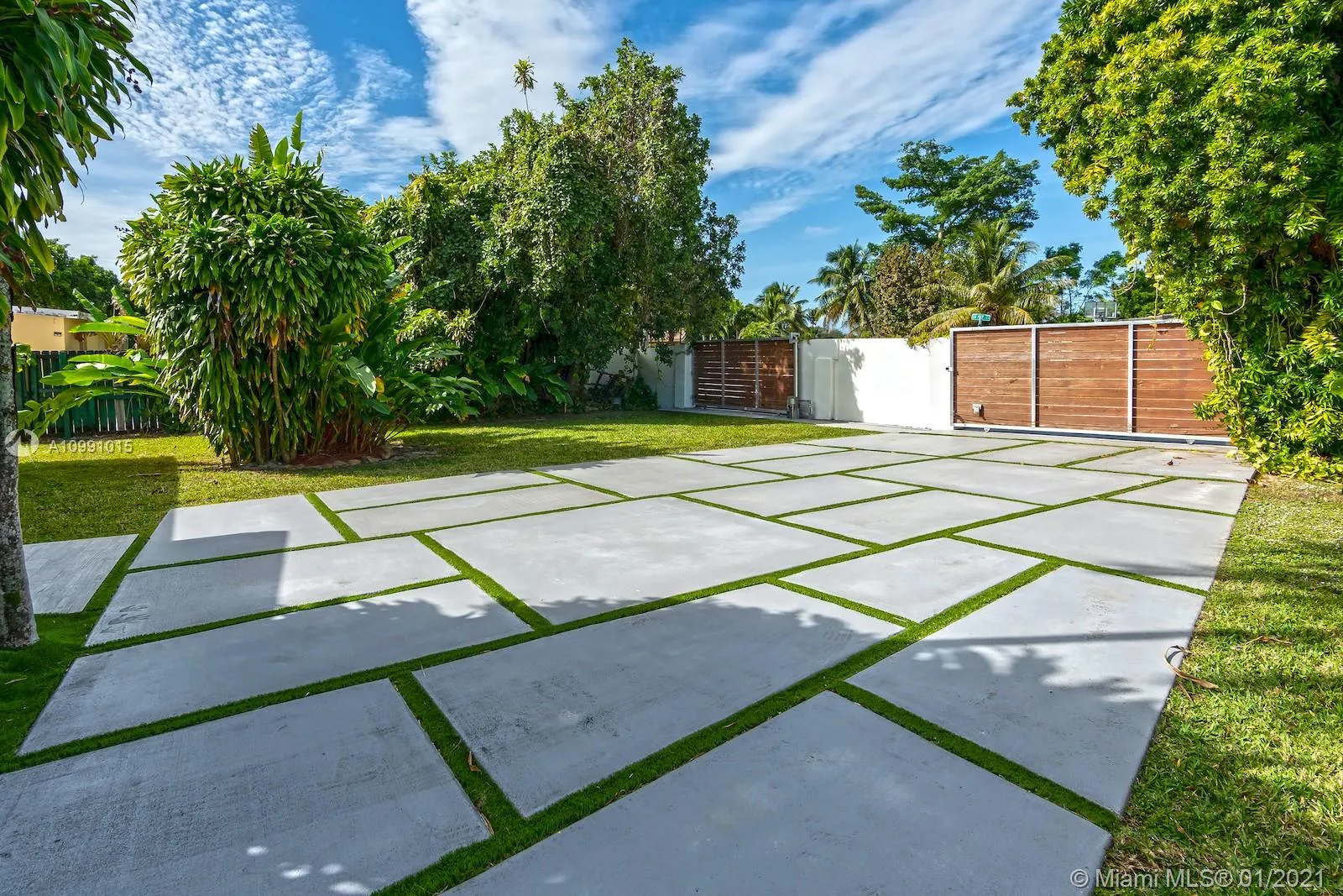 4 bedroom 2 bath for sale at 4651 SW 97th Ct, Miami FL 33165