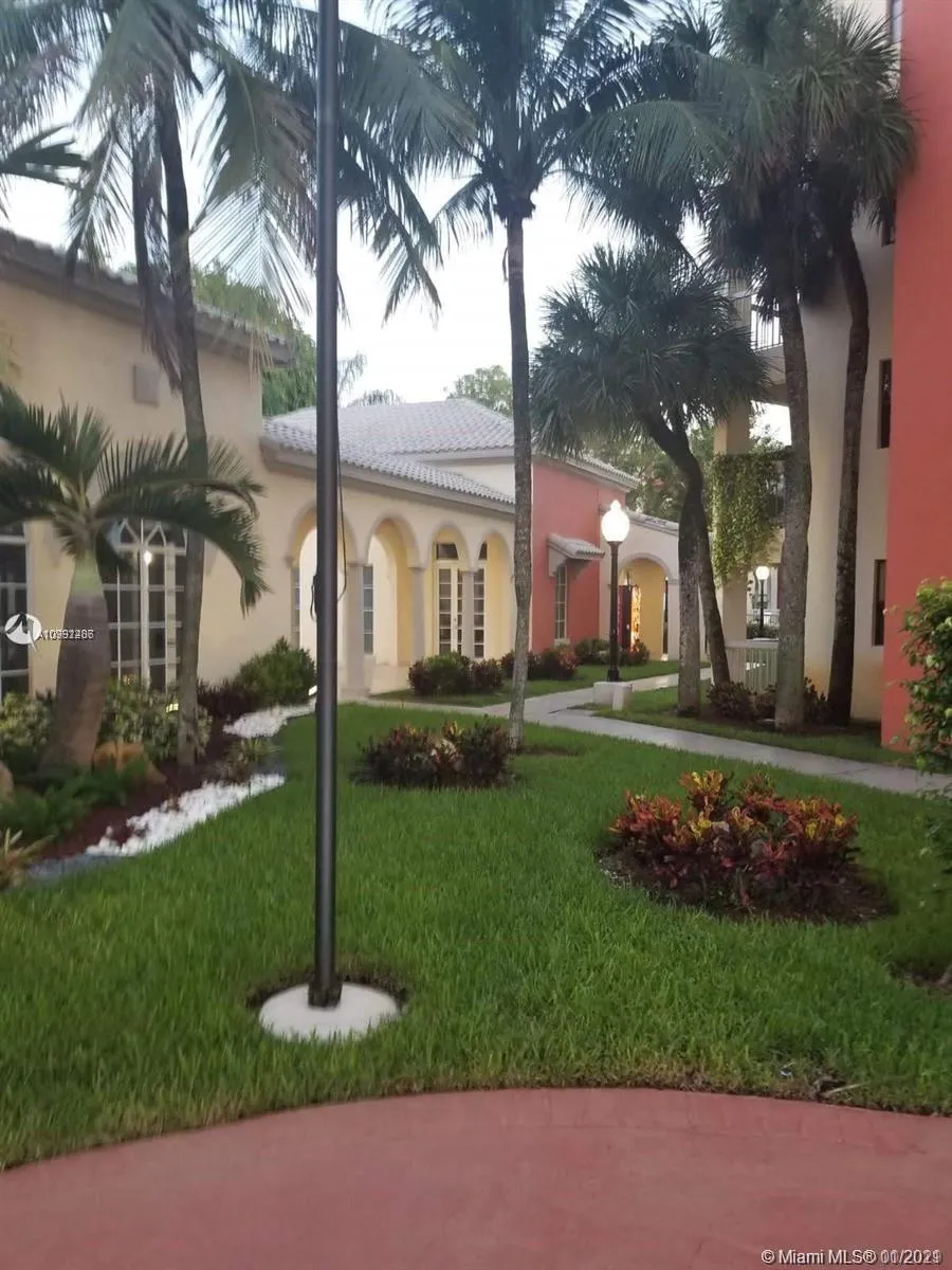 8120 Geneva Ct # 252, Doral FL 33166