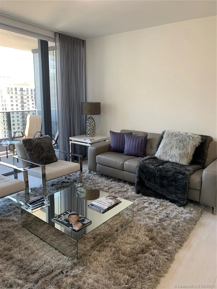 1 bedroom 1 bath for sale at 1000 Brickell Plz # 3404, Miami FL 33131