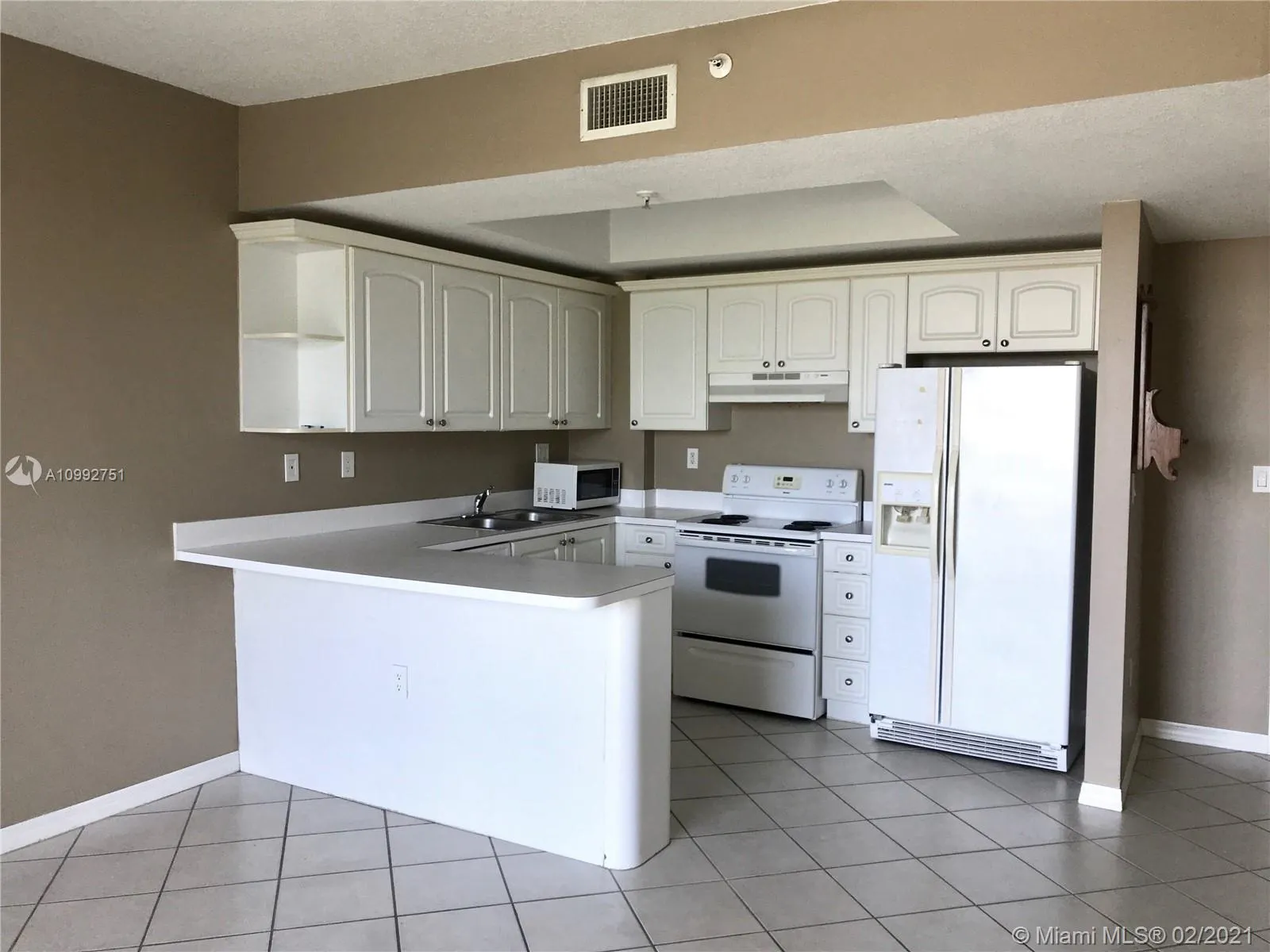 1 bedroom 1 bath for sale at 3500 Coral Way # 511, Miami FL 33145