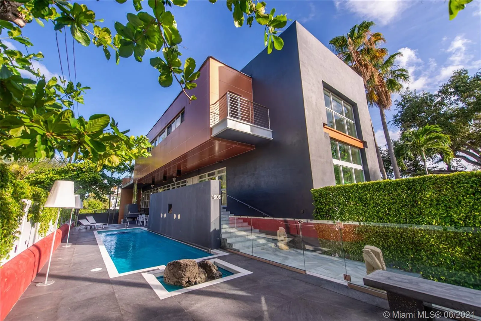 7 bedroom 6 bath for rent at 1606 S Bayshore Dr, Miami FL 33133