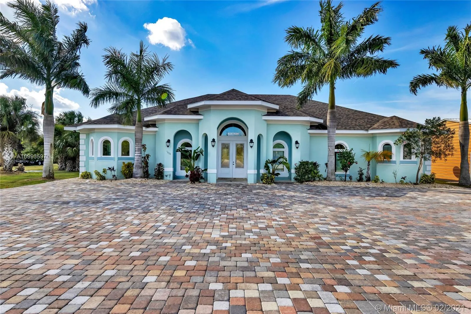 7684 County Road 78, La Belle FL 33935