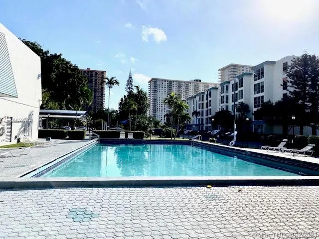 17620 Atlantic Blvd # 207, Sunny Isles Beach FL 33160