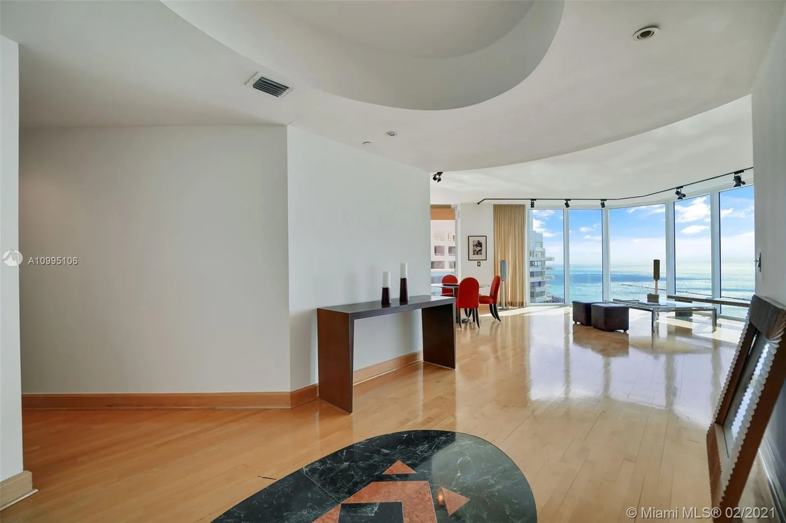300 S Pointe Dr # 2201, Miami Beach FL 33139
