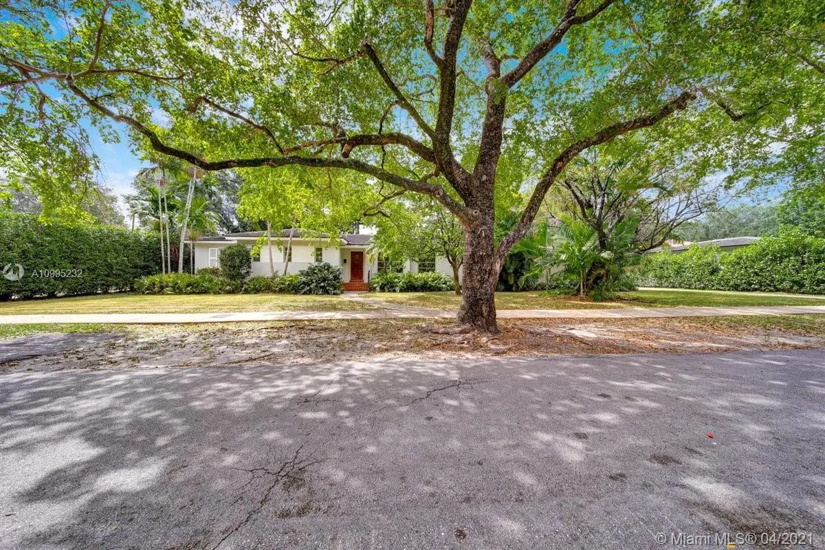 5 bedroom 5 bath for sale at 916 Milan Ave, Coral Gables FL 33134