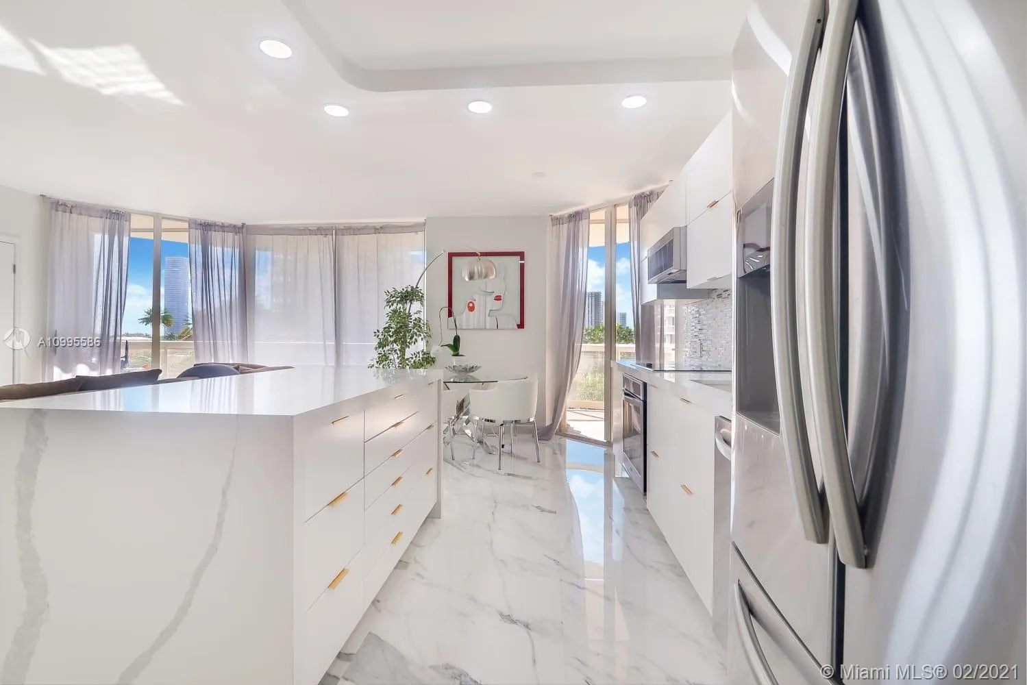 2 bedroom 2 bath for sale at 20191 E Country Club Dr # 511, Aventura FL 33180