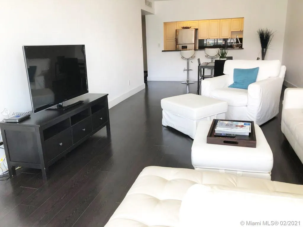 1 bedroom 1 bath for sale at 19380 Collins Ave # 1414, Sunny Isles Beach FL 33160