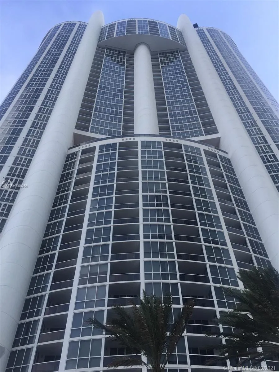 3 bedroom 3 bath for sale at 18201 Collins Ave # 5301, Sunny Isles Beach FL 33160