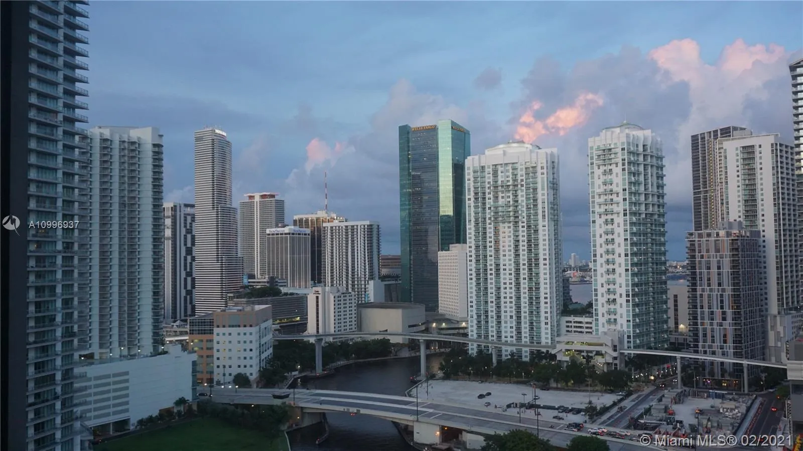 1 bedroom 1 bath for sale at 690 SW 1st Ct # 2308, Miami FL 33130