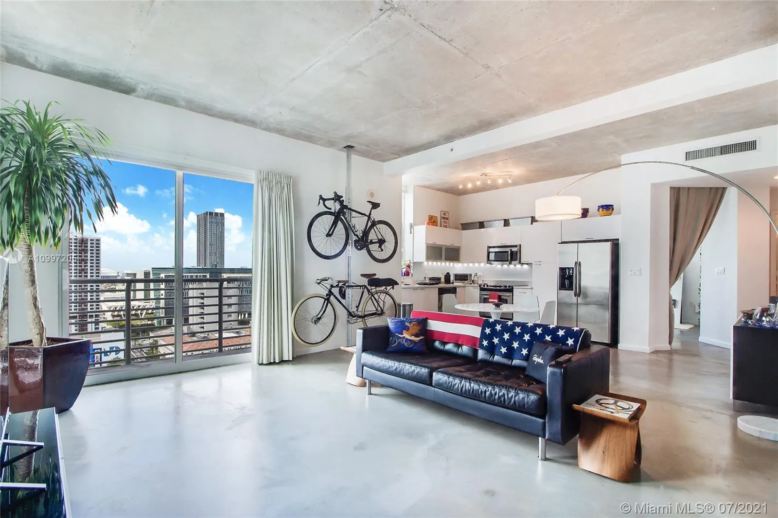 2 bedroom 2 bath for sale at 234 NE 3rd St # 2207, Miami FL 33132