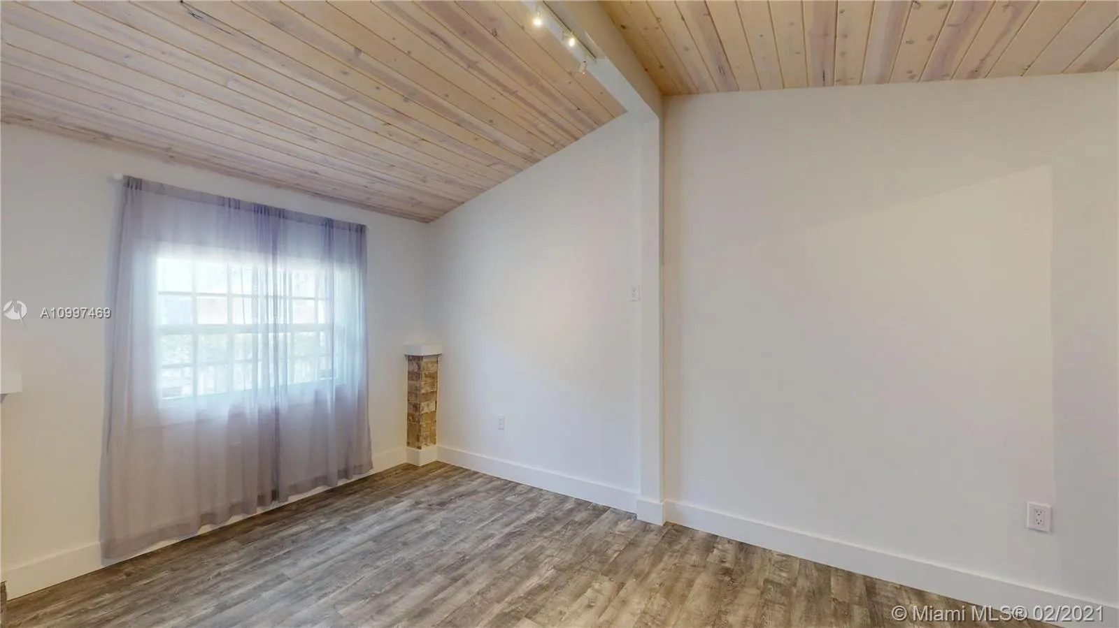 421 NE 70th St, Miami FL 33138