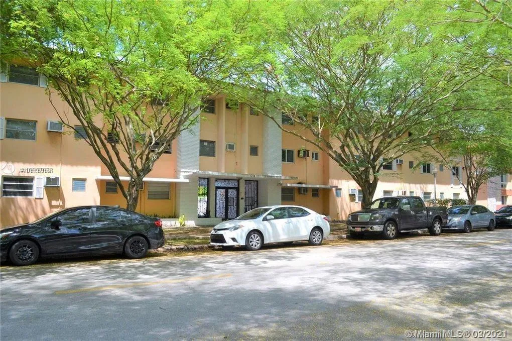 1 bedroom 1 bath for sale at 1014 Salzedo St # 203, Coral Gables FL 33134