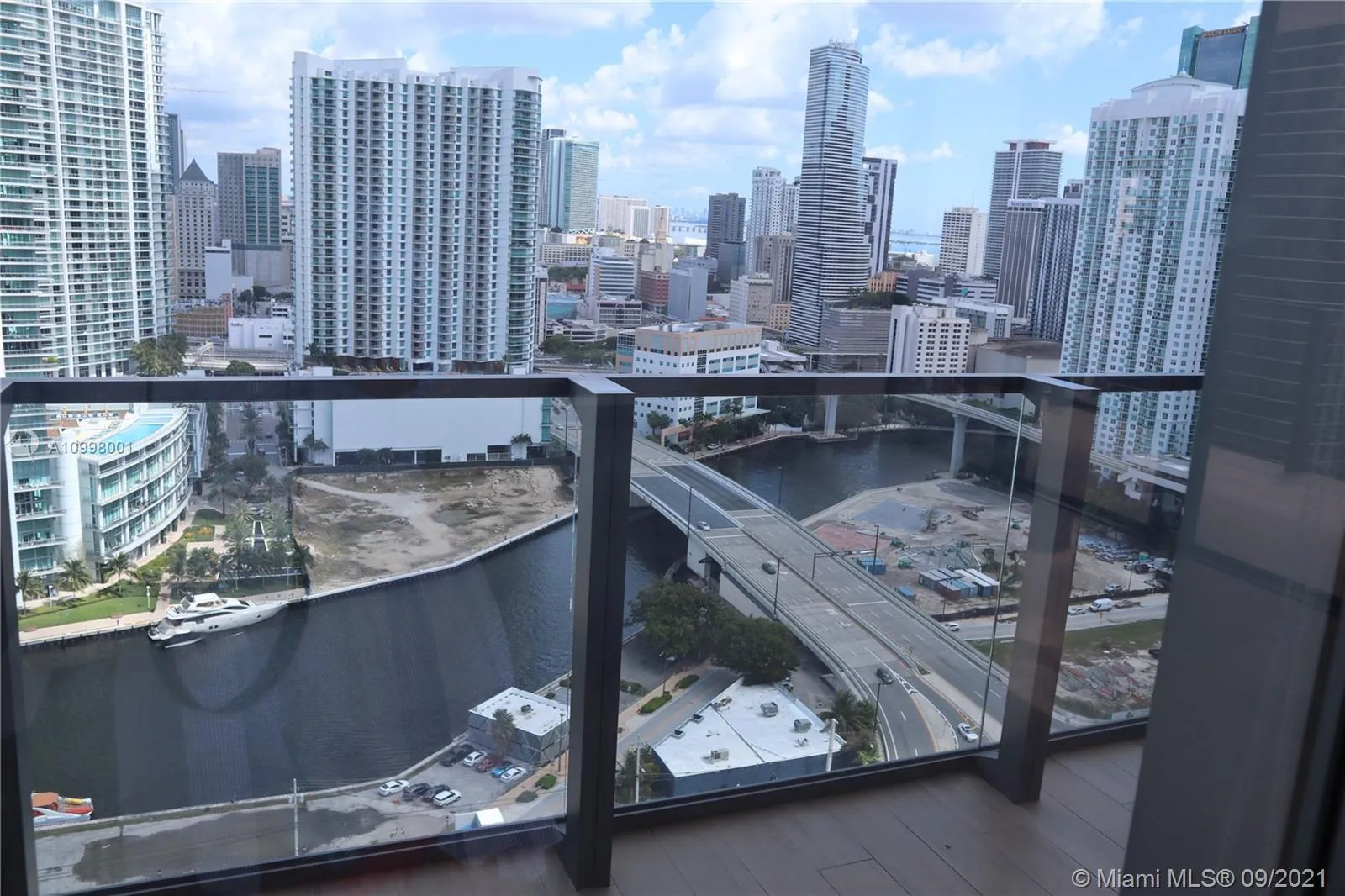 88 SW 7th St # 2411, Miami FL 33130
