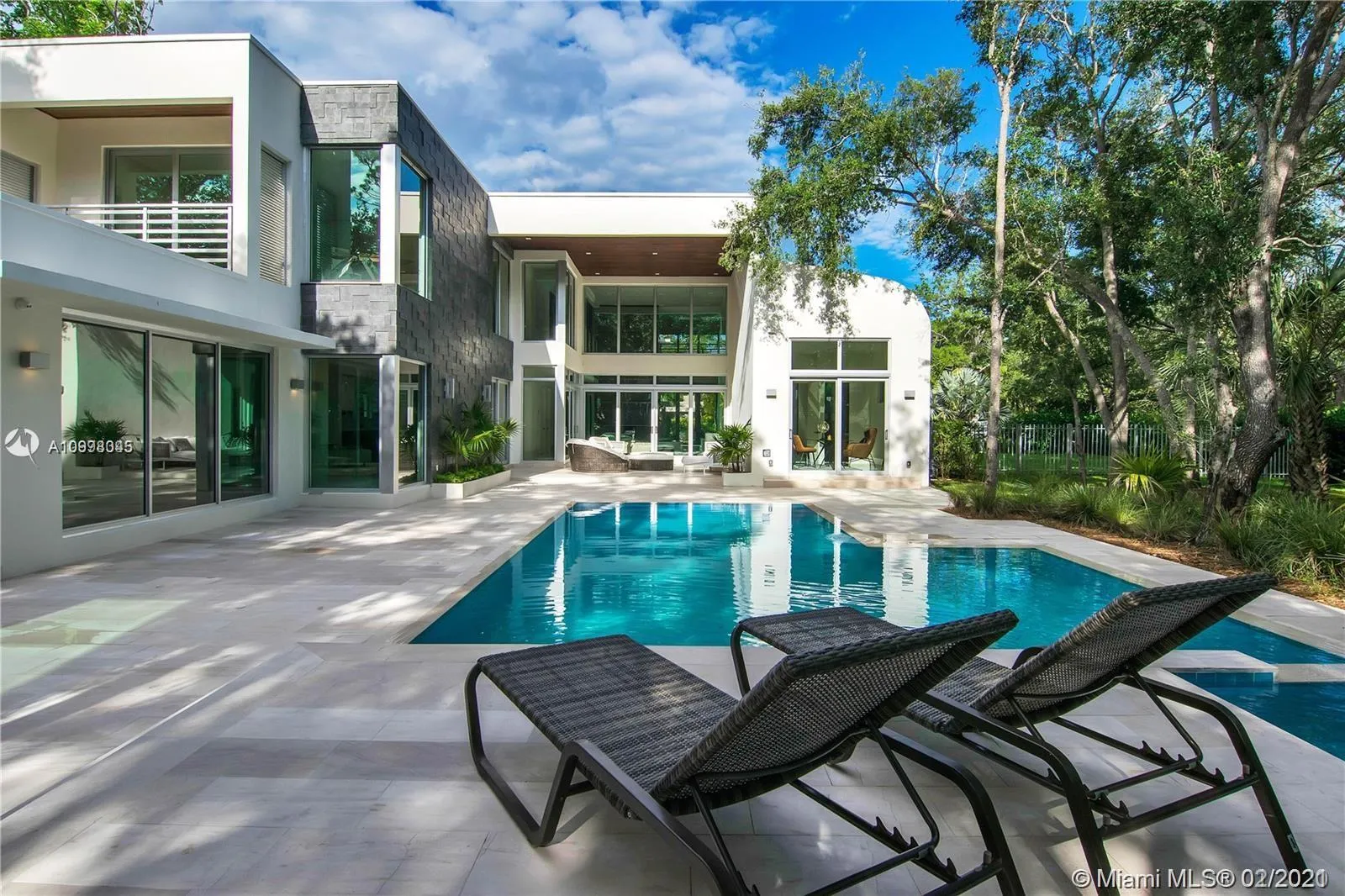 7 bedroom 9 bath for sale at 6301 SW 114th St, Pinecrest FL 33156