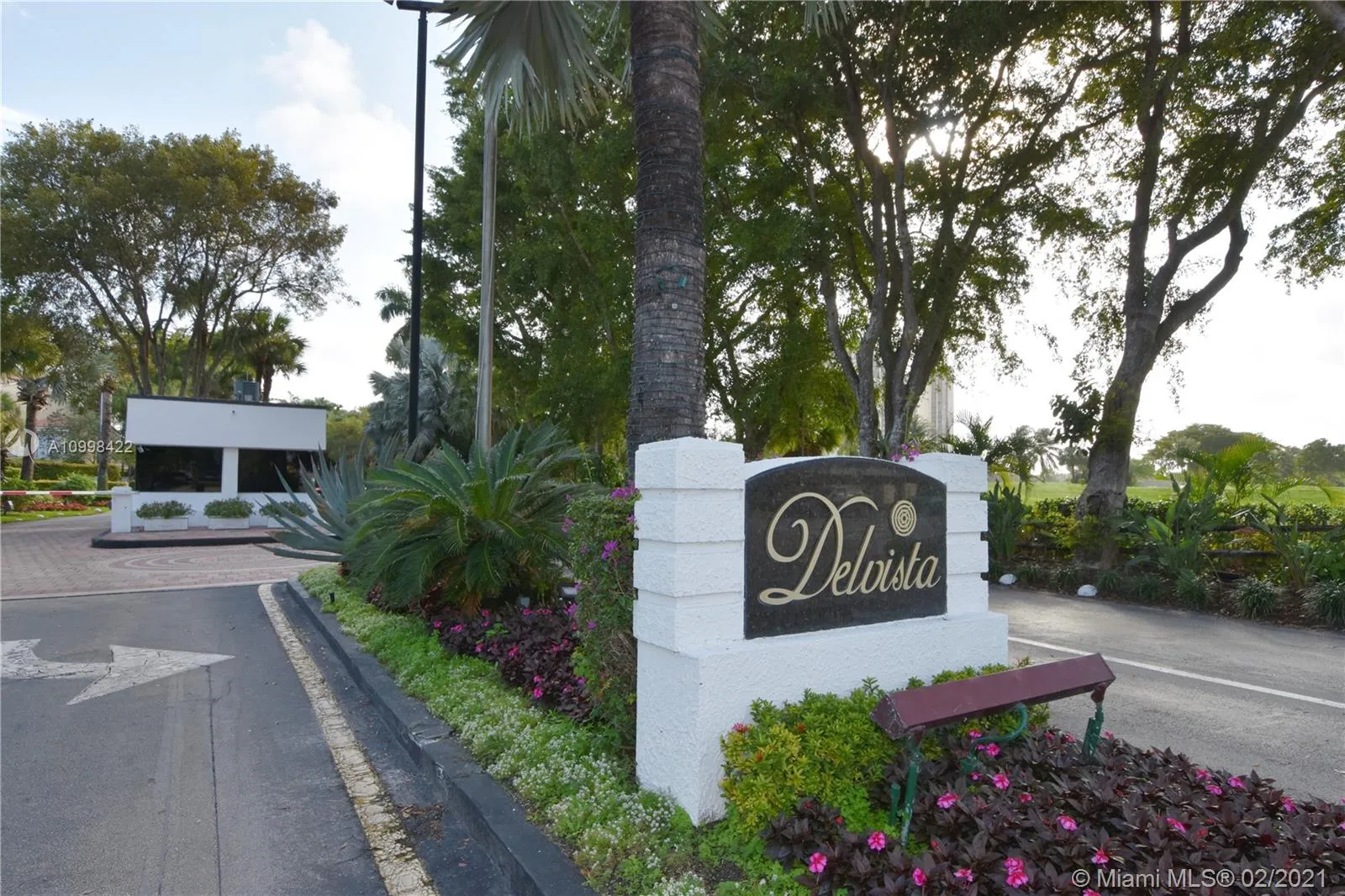 3 bedroom 3 bath for sale at 20412 NE 34th Ct, Aventura FL 33180