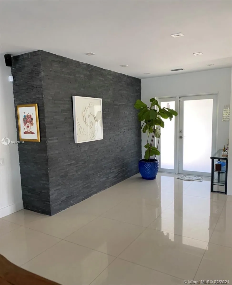 21310 NE 20th Ave, Miami FL 33179