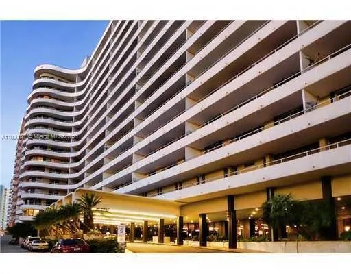 2 bedroom 2 bath for sale at 5555 Collins Ave # 6L, Miami Beach FL 33140