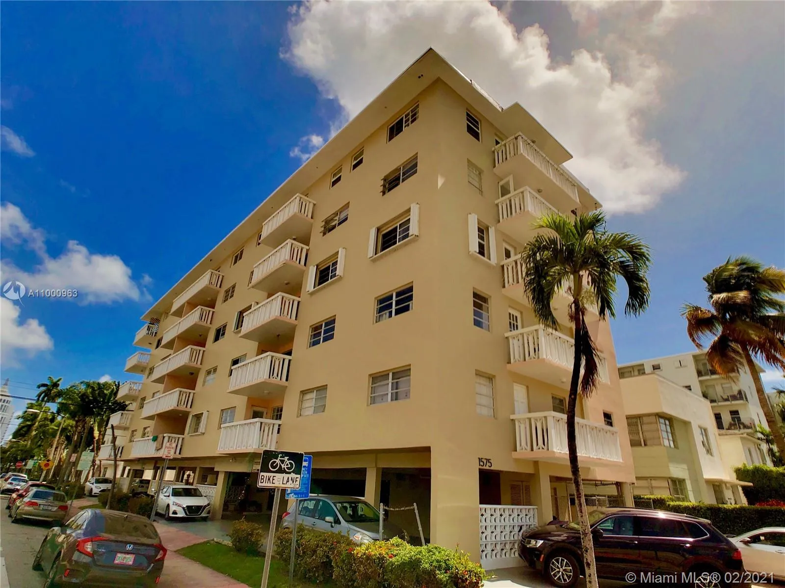 1 bedroom 1 bath for sale at 1575 Euclid Ave # 505, Miami Beach FL 33139