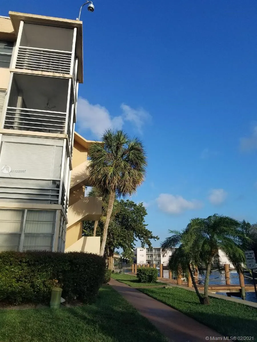 2751 Taft St # 401, Hollywood FL 33020