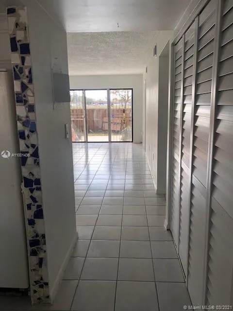 250 W Park Dr # 5, Miami FL 33172